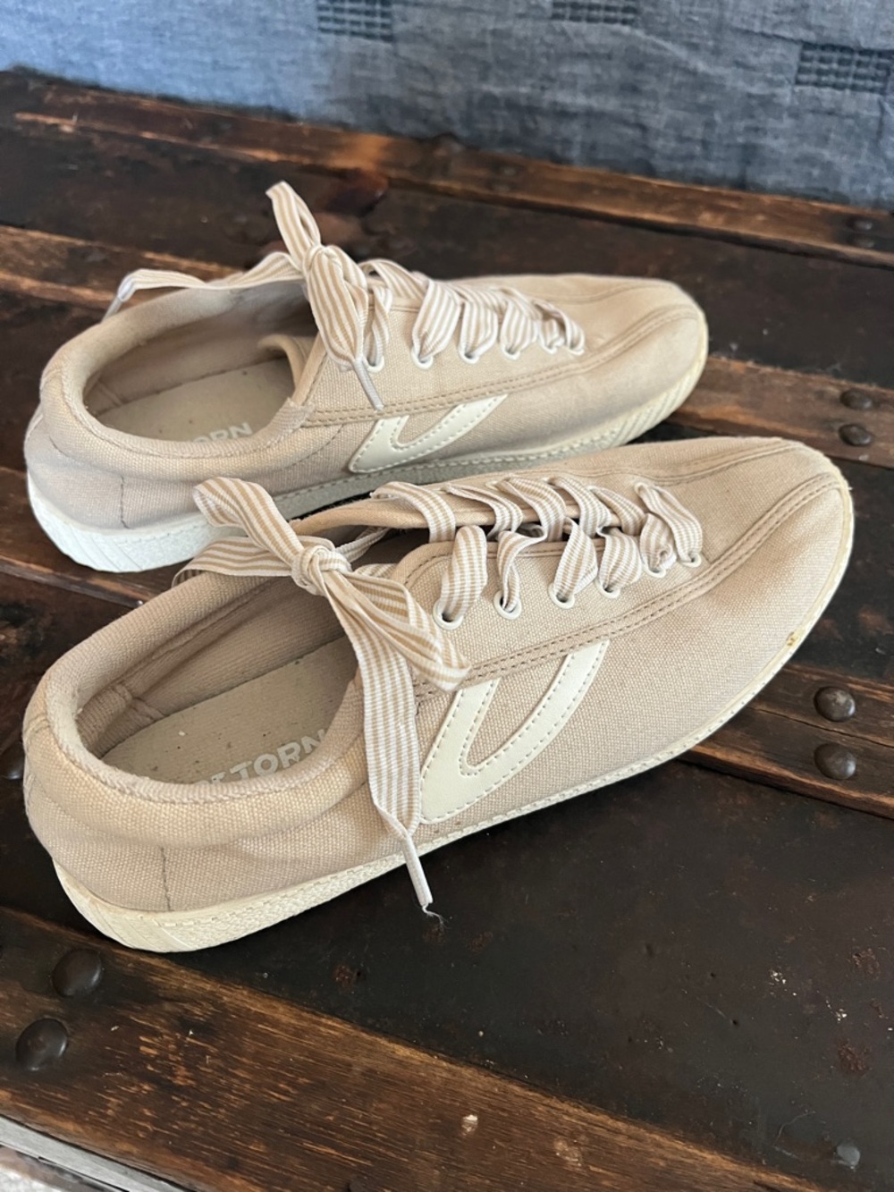 Tretorn Natural Canvas Low-Top Sneakers with White Logo with Cute Striped Laces